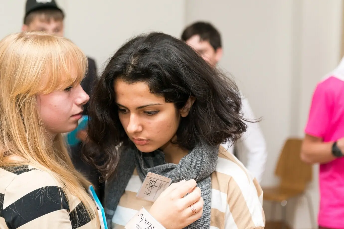 Пожалуйста, пришлите исходный текст описания, которое нужно перефразировать на русском.